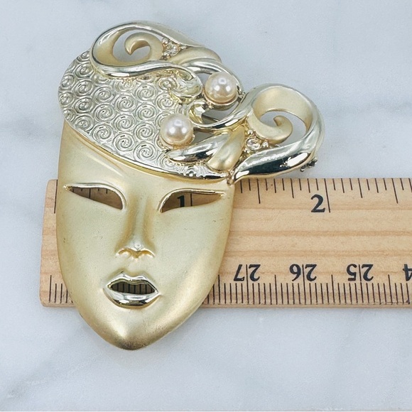 Woman Face Mask Brooch Pin Scroll Faux Pearl Rhinestone Accent Gold Tone Theater - Picture 7 of 10